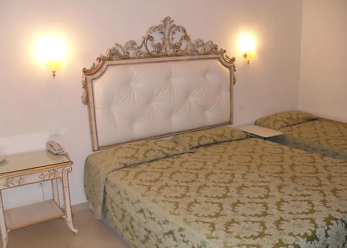 Residenza Due Torri Check In Presso Hotel Centrale Vicolo Cattani 7 Bologne